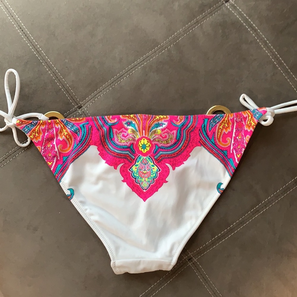 Bikini - Picture 6 of 6